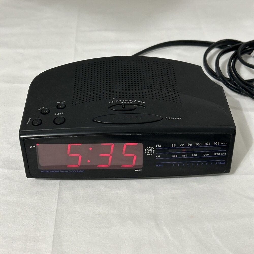 General Electric GE Model 7-4815A Digital Alarm Clock AM/FM Radio Tested Works